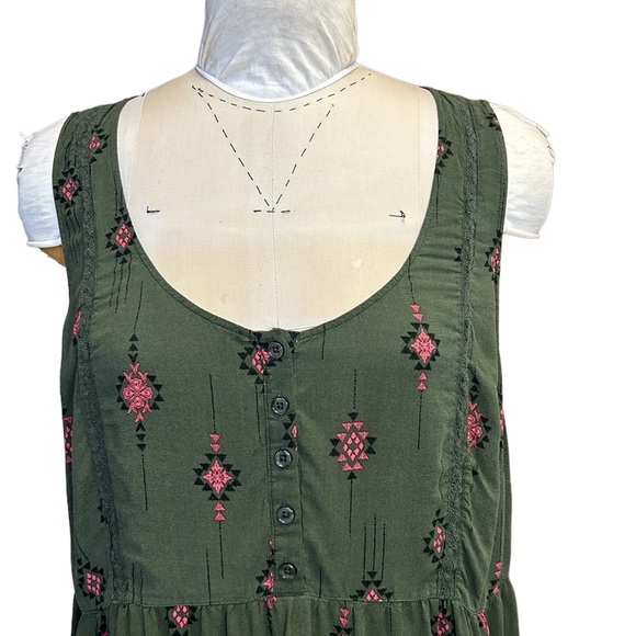 TORRID Challis Tiered Tunic Tank in Ikat Buttons Scoop Neck Tribal Bohemian 3 - Picture 5 of 16